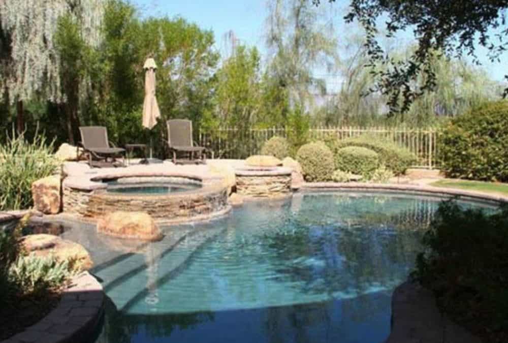 How to Incorporate Landscaping Around Your Gunite Pool for a Stunning Backyard Oasis