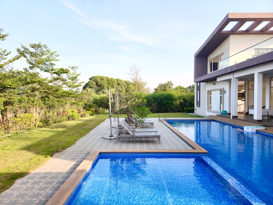 Fiberglass Pools: Showrooms to Explore